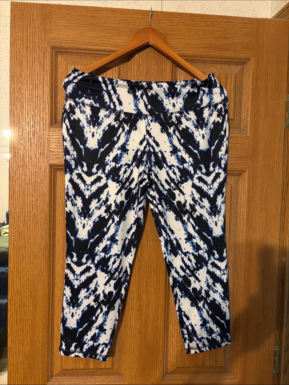 Ultra Flirt Navy and White Tie-Dye Capri Leggings size L